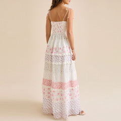 Robe de vacances à volants et dentelle contrastée