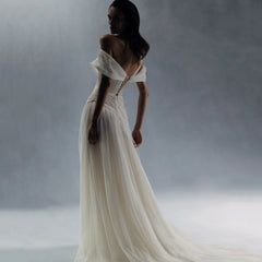 Robe de bal en tulle fendue sur le haut, épaules dénudées, coupe trapèze