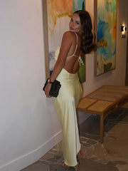 Robe longue nuisette en satin jaune à fleurs