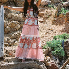 Robe de vacances à bretelles spaghetti et imprimé floral smocké