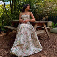 Robe midi blanche à fleurs pour les fêtes