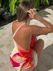 Robe de vacances sans manches à une épaule dénudée et froncée