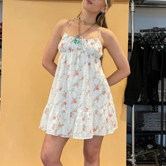 Robe de vacances mini fleurie à bretelles croisées