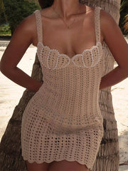 Robe courte en maille à col carré perle