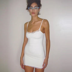 Robe de nuit mini sans manches en dentelle fine