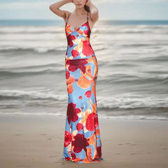 Robe de vacances à bretelles fines et à fleurs contrastées et perles
