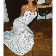 Robe de vacances à pois et à volants, col en V