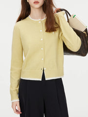 Gilet en maille à nœud et coutures contrastées