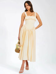 Robe midi plissée en satin à encolure carrée