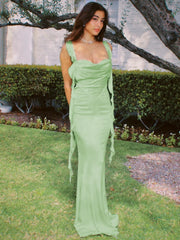 Robe midi à fines bretelles en satin