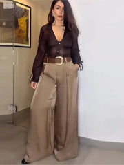 Pantalon satiné à ceinture et poches, jambes larges ... pantalon à poches et ceinture.