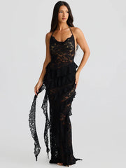 Robe de plage moulante en dentelle à dos nu et volants