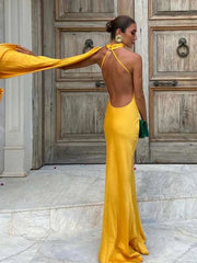 Robe maxi dos nu à bretelles et ruban satiné