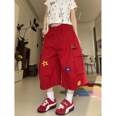 Pantalon en denim rouge à imprimé cœur