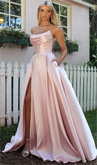 Robe de vacances blanche à corset fendu en satin