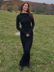 Robe maxi blanche à col asymétrique et manches longues