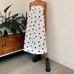 Robe de vacances trapèze à pois volantés