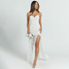 Robe de bal transparente fendue haute en dentelle et décolleté plongeant