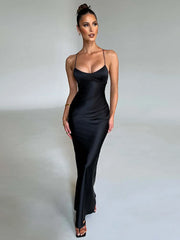 Robe longue moulante sans manches à fines bretelles en satin