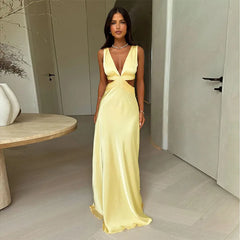 Robe longue fendue à décolleté plongeant en V