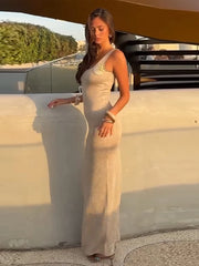 Robe moulante en maille brodée et sequins