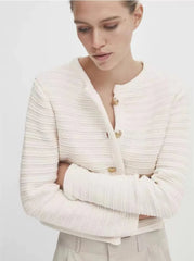 Gilet court en maille texturée à boutons