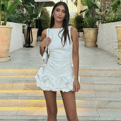 Robe de bal mini sans manches à ourlet bouffant et dos nu