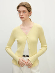 Gilet en maille côtelée à col en V et poignets fendus