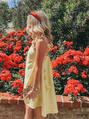 Robe jaune plissée à bretelles et imprimé floral