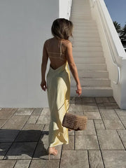 Robe midi jaune satinée dos nu à bretelles