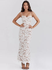 Robe moulante sans manches à lacets fleuris
