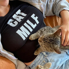 T-shirt court grunge à motif chat gothique et lettres