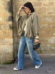 Manteau bomber plissé en satin à fermeture éclair