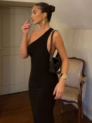 Robe longue moulante asymétrique sans manches