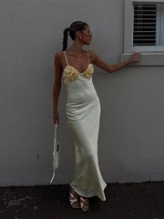 Robe longue nuisette en satin jaune à fleurs