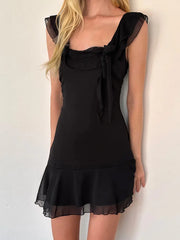 Robe courte sans manches à volants et col carré