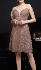 Robe midi à décolleté plongeant et sequins 
