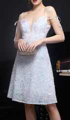 Robe midi à décolleté plongeant et sequins 