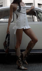 Robe courte à bretelles et volants blanche
