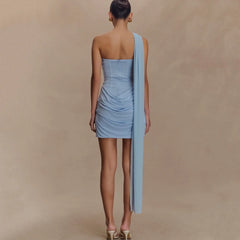 Robe de bal courte asymétrique couvrant les hanches