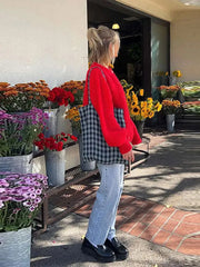 Cardigan rouge à col rond et manches longues boutonné