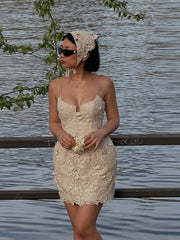 Robe mini bustier ajourée à fleurs 3D