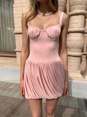 Robe mini drapée à fines bretelles plissées