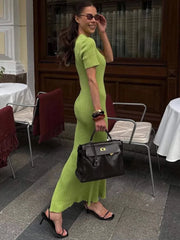 Robe maxi moulante à manches courtes et ajourée