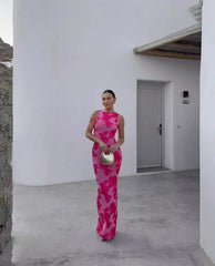 Robe longue rose brodée de fleurs