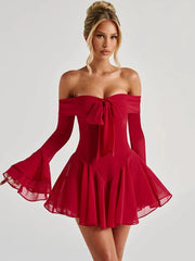 Robe mini à manches évasées et épaules dénudées