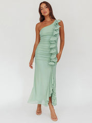 Robe moulante asymétrique à volants drapés et drapée