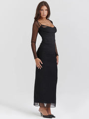 Robe moulante noire sans bretelles en résille transparente