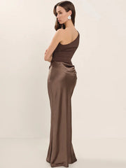 Robe moulante sans manches en patchwork de satin