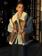 Manteau sans manches en daim et polaire à peau lainée